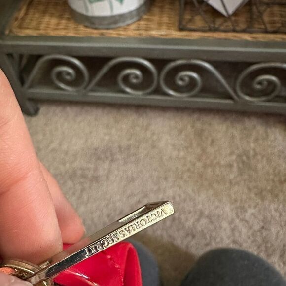 Victoria’s Secret Red Quilted Makeup Cosmetic Travel Bag - Picture 7 of 9